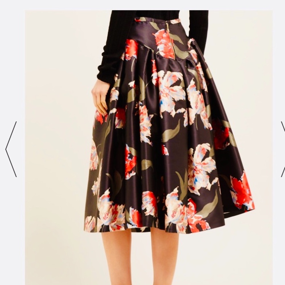 Rochas classy fancy skirt size 42 silk material